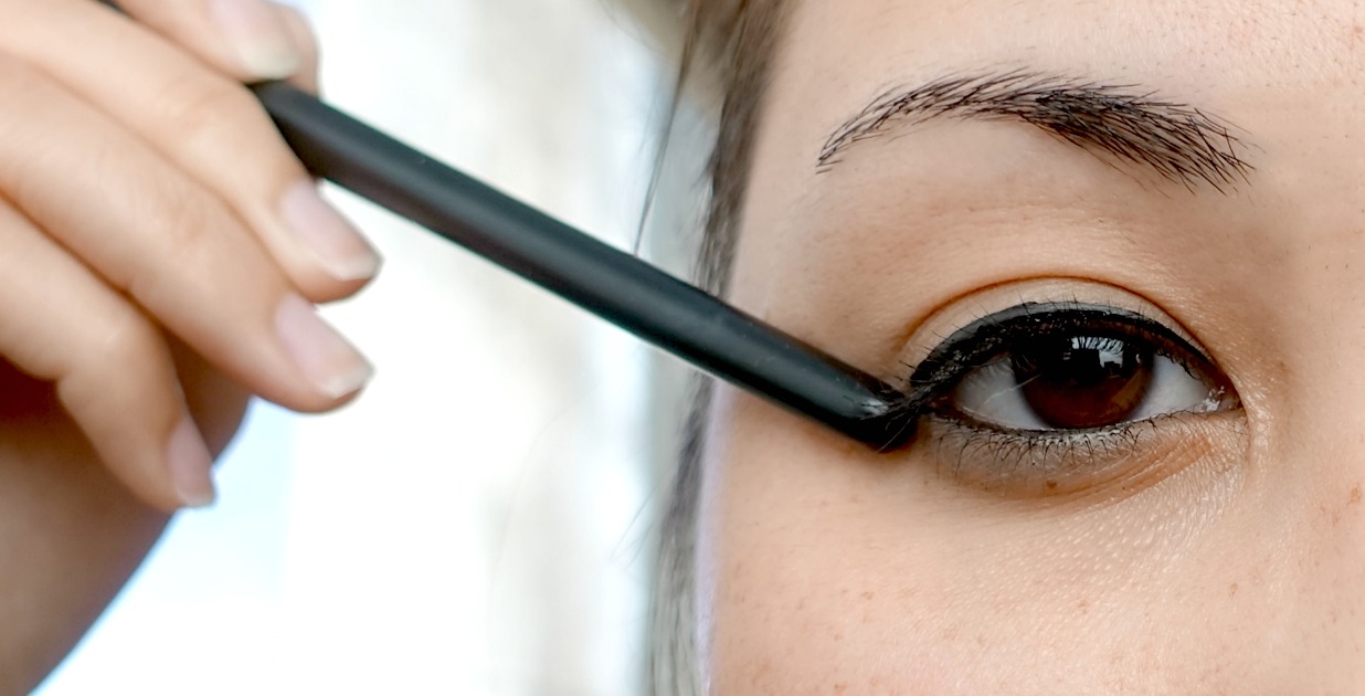 How to Apply Winged Liner the Quick & Easy Way