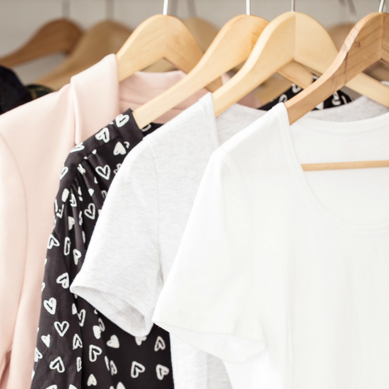 10 Helpful Tips for Buying Clothes Online (Online Clothes Shopping)